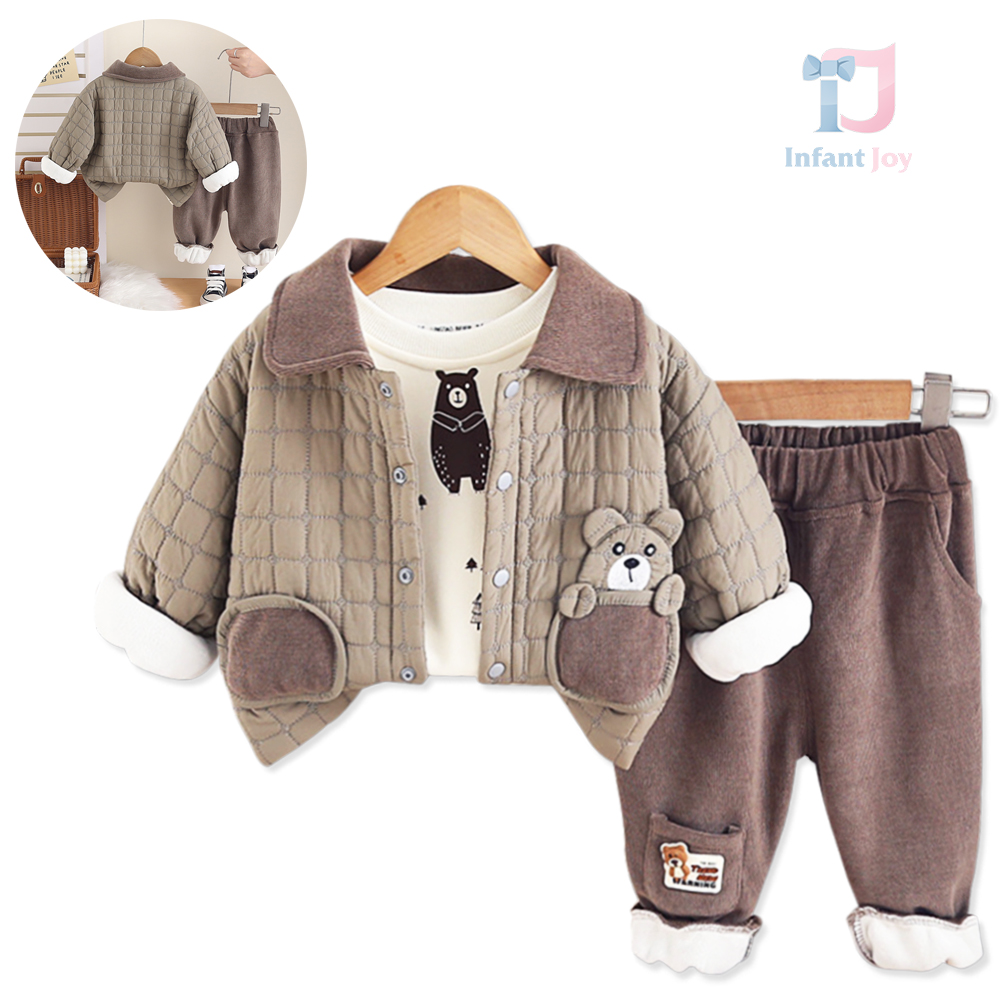 Ватиран Комплект от Шушляково Яке с Яка, Блузка/Суитшърт и Джинсов Панталон Forest Bear - 3 части Ватиран Комплект от Шушляково Яке с Яка, Блузка/Суитшърт и Джинсов Панталон Forest Bear – 3 части